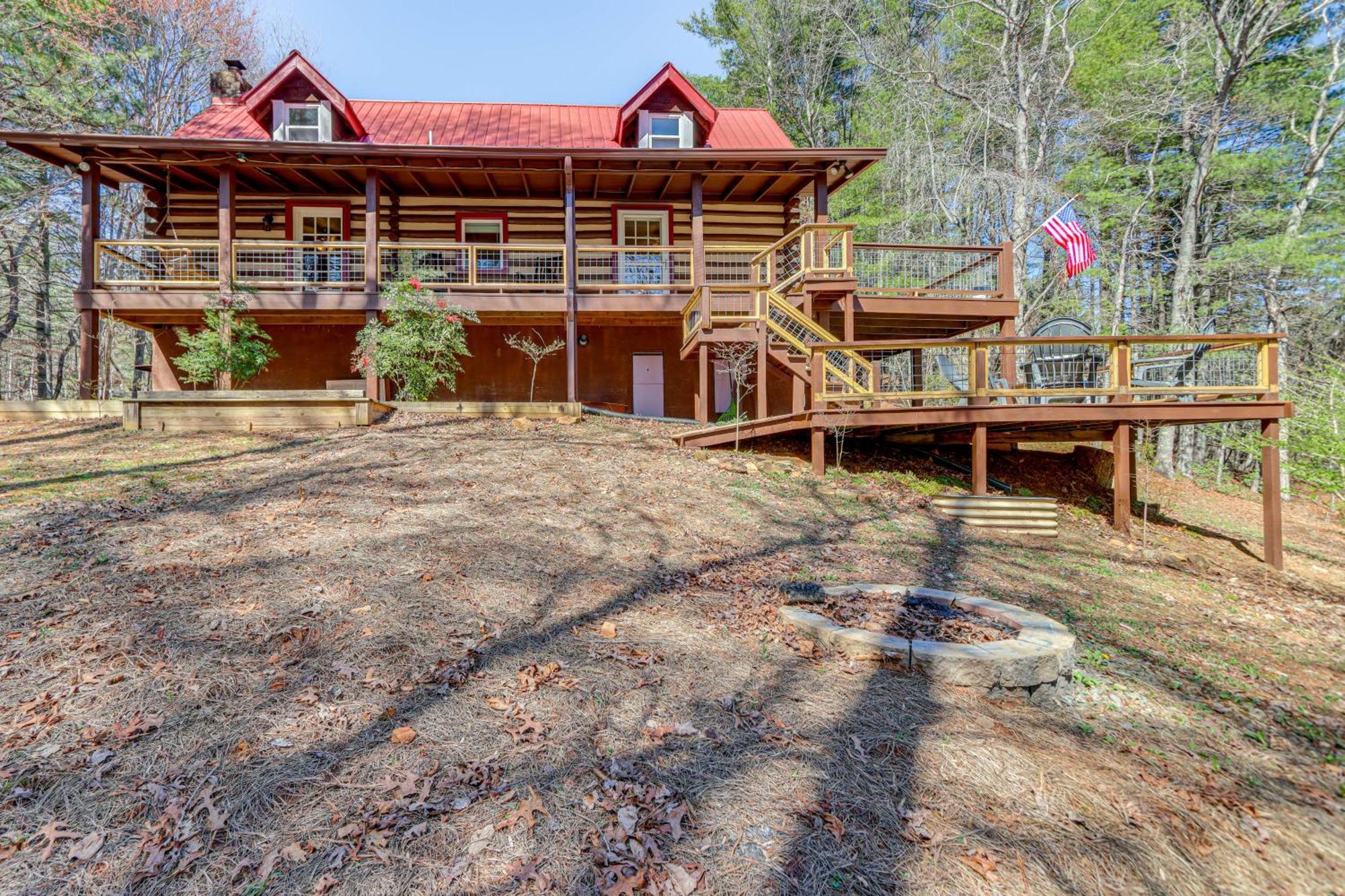 Dog-Friendly Hiawassee Cabin With Decks And Fire Pit! ภายนอก รูปภาพ